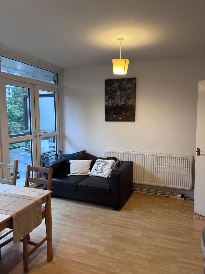 Gazde/Camere de închiriat Exford Court 2